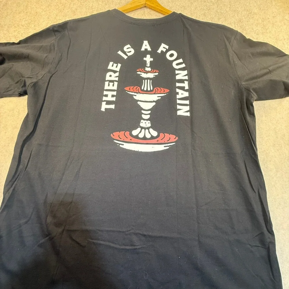 Agape Attire Mens XL Black There Is A Fountain Graphic T-Shirt Curved Hem Street